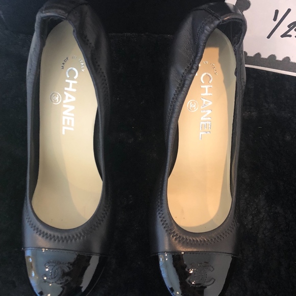 CHANEL Lambskin Elastic Patent Cap Toe Pumps - Picture 1 of 7